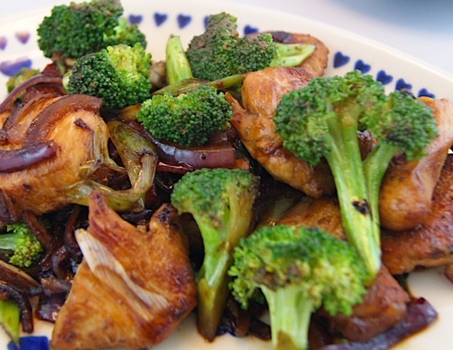Kylling i wok med broccoli og asparges
