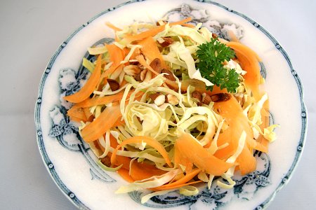 Spidskålssalat med gulerødder